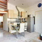House Michelle Sisan