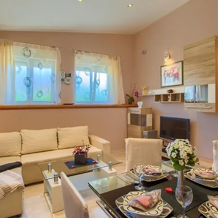 Vikendica House Michelle Sisan