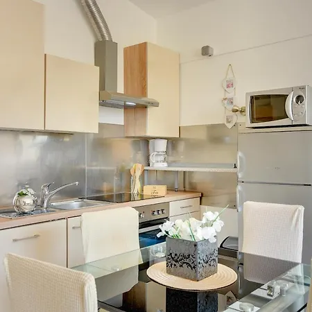 House Michelle Sisan